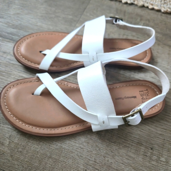 Time and Tru White Sandals with Crisscross Straps - Picture 7 of 7